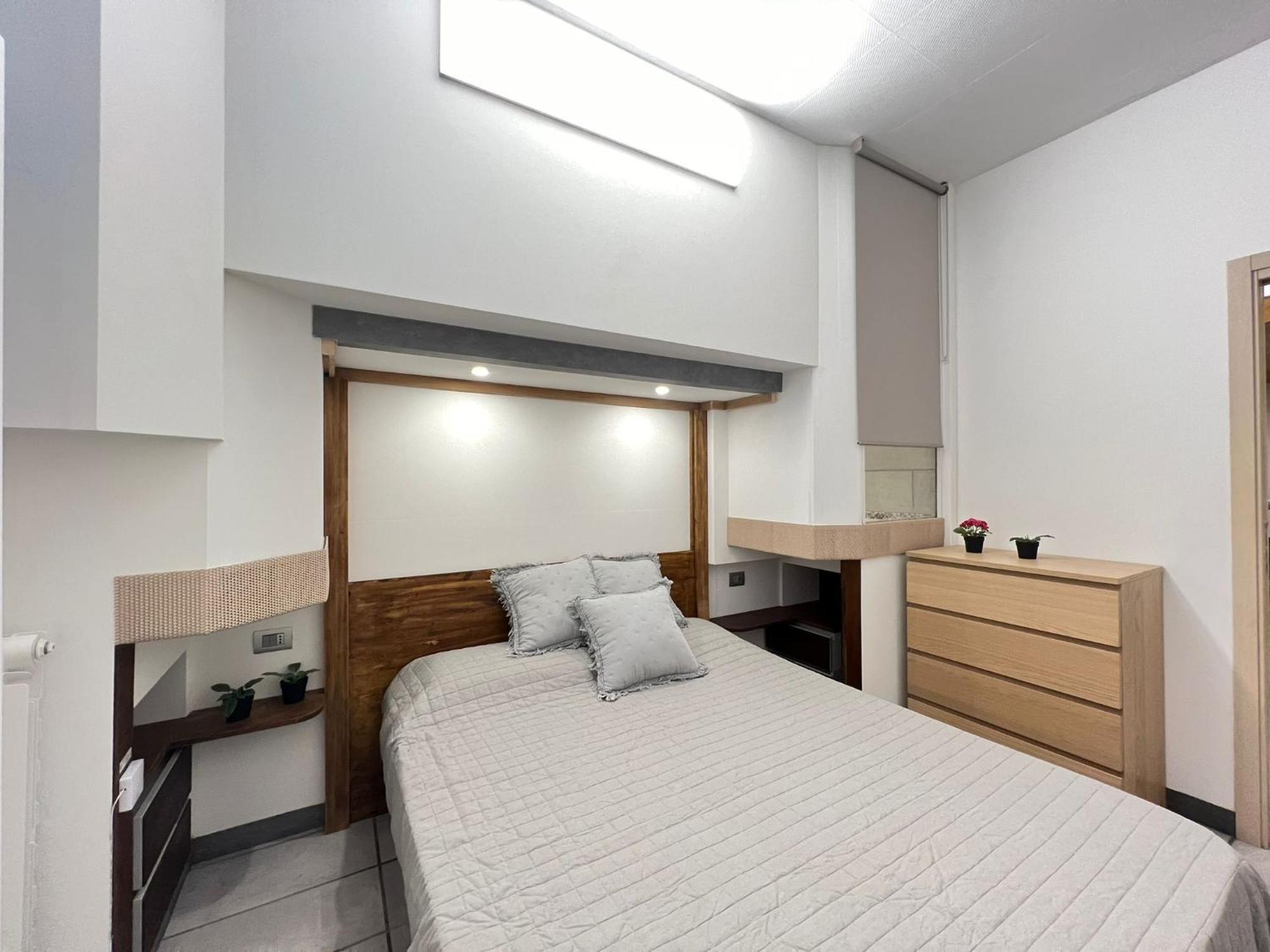 "R&P Apartment", Short Term Stay, Elegant Design, Bisceglie Metro Station, Easy For San Siro And Fiera Milano, Free Parking Exterior photo