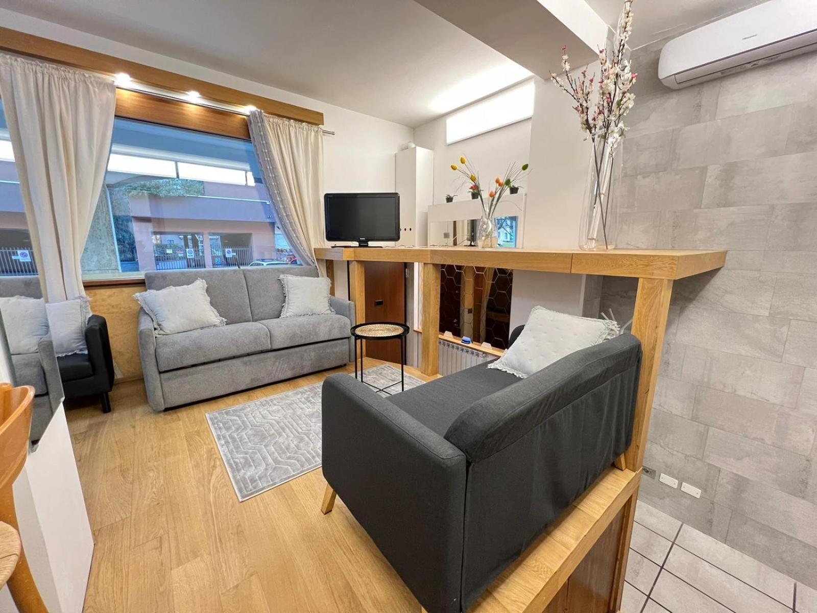 "R&P Apartment", Short Term Stay, Elegant Design, Bisceglie Metro Station, Easy For San Siro And Fiera Milano, Free Parking Exterior photo