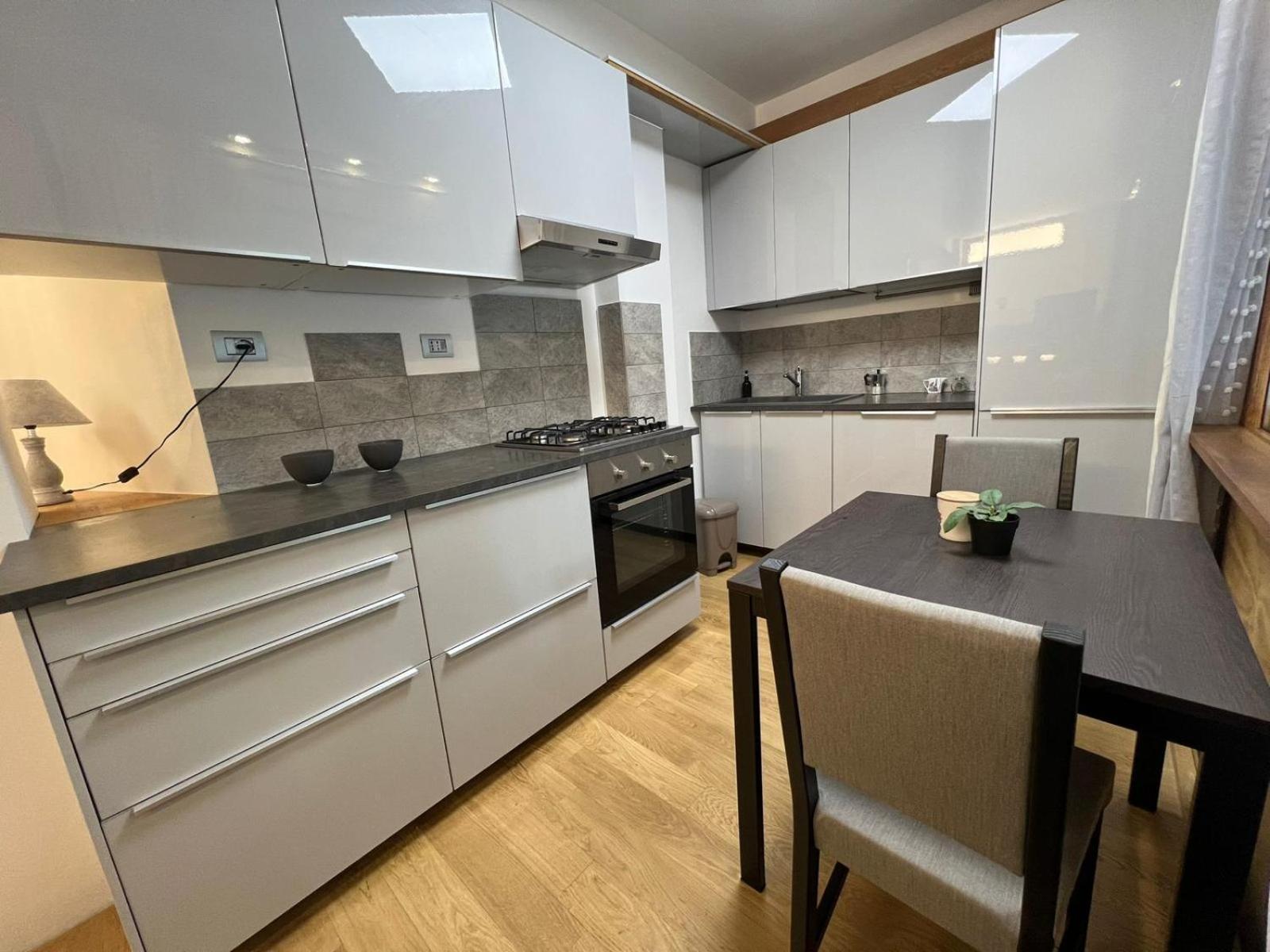 "R&P Apartment", Short Term Stay, Elegant Design, Bisceglie Metro Station, Easy For San Siro And Fiera Milano, Free Parking Exterior photo